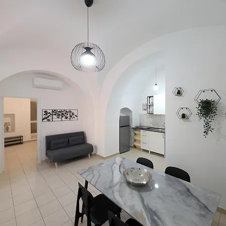 Via Del Muro Antico Apartment Sannicandro di Bari